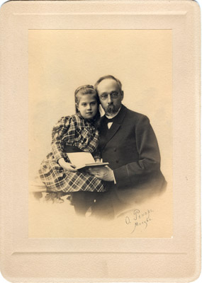 М.К. Геппенер со старшей дочерью Анной (?). Кон. XIX в.