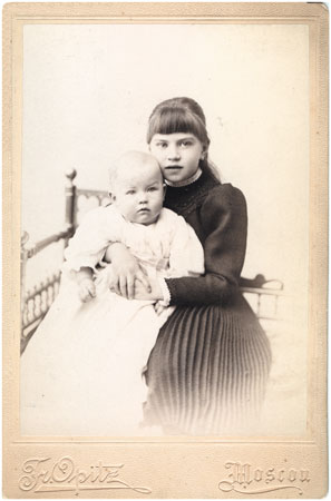 Сестры Геппенер. Анна (?) и Антонина. 1897 г.